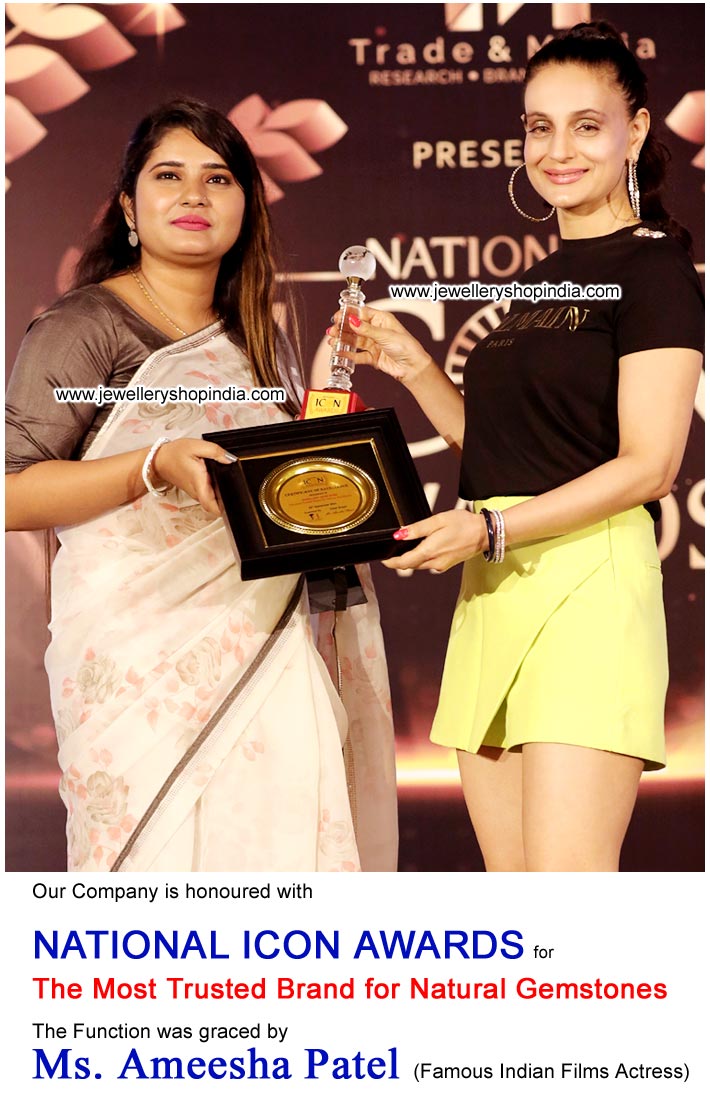 Ameesha Patel award For The Most Trusted Brand for Natural Gemstones