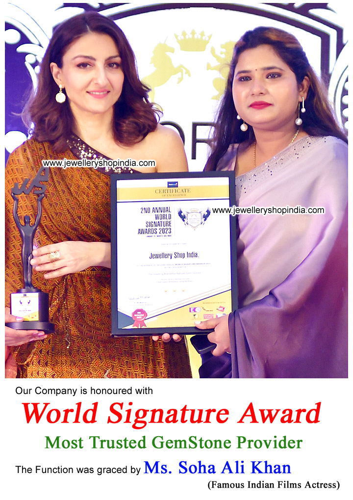 Soha Ali Khan Award for The Leading Brand for Natural Gem Stones
